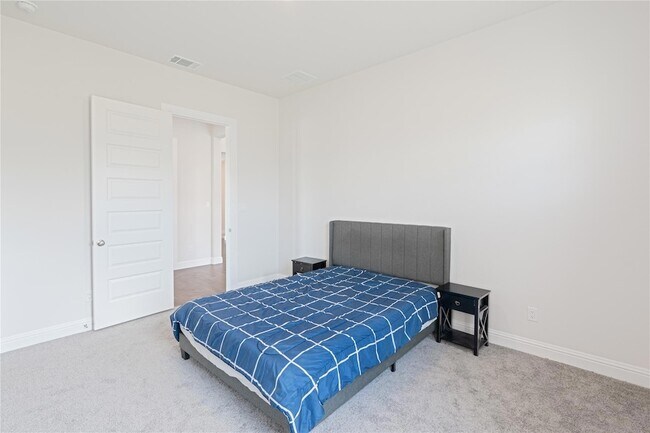 Building Photo - 301 Northcrest Dr