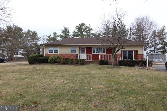 Building Photo - 4032 Quakerbridge Rd