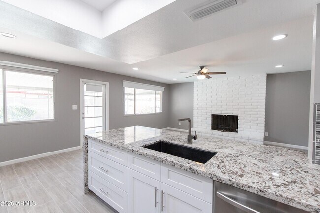 Building Photo - 1224 E Campus Dr