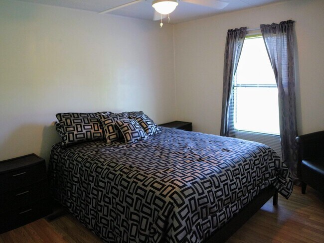 Building Photo - Fully Furnished Year-Round Rental in Lewes...