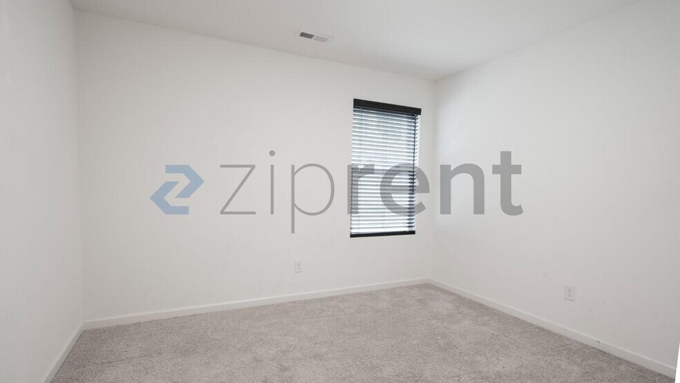 Building Photo - Unit