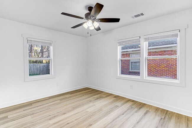 Building Photo - Beautifully Updated Home in East Memphis