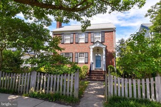 Building Photo - Discover exceptional comfort and timeless style in this beautifully updated single family residen...