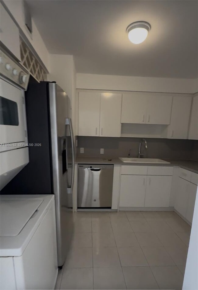 Building Photo - 1450 Brickell Bay Dr