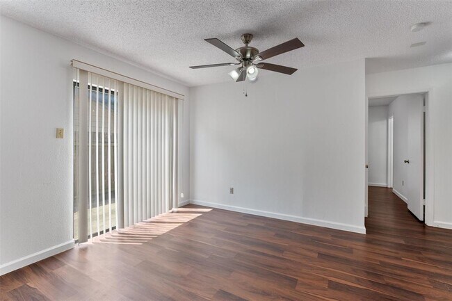 Building Photo - 12900 Hymeadow Dr