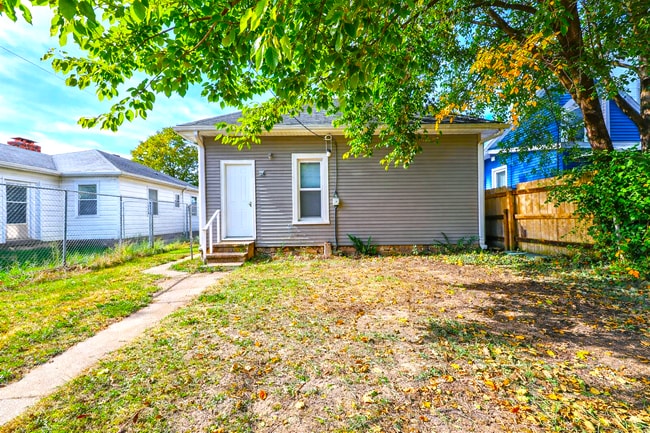 Building Photo - 419 N Alton Ave