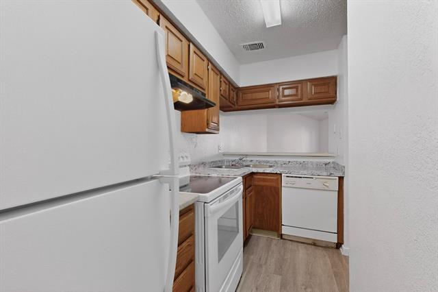 Building Photo - 8545 Midpark Rd