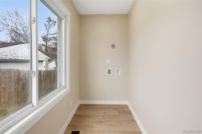 Building Photo - 14615 Winthrop St