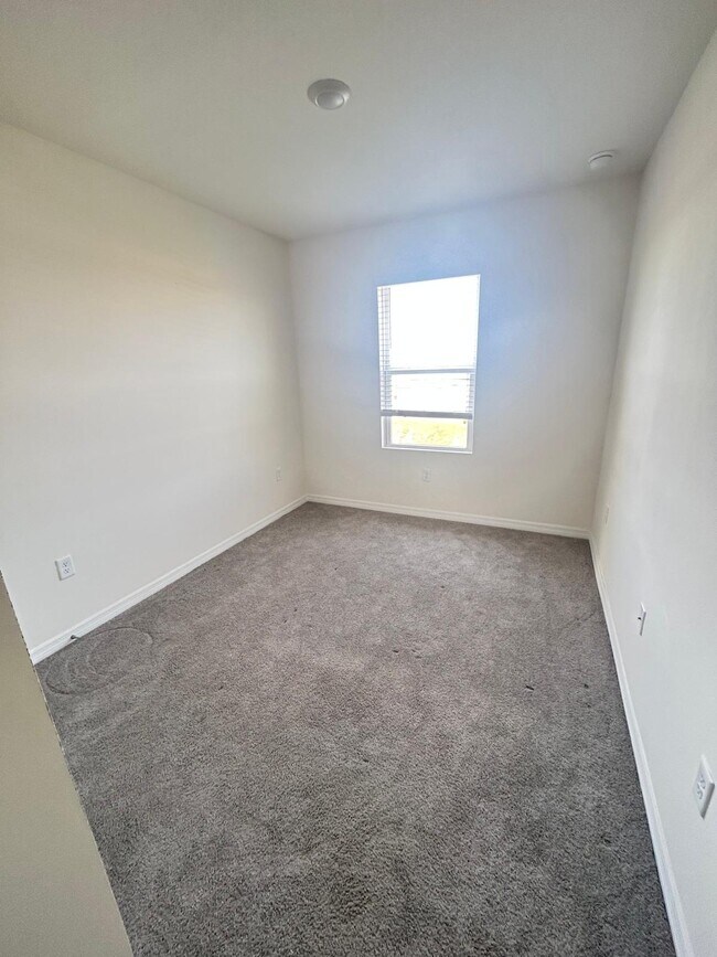 Building Photo - 1471