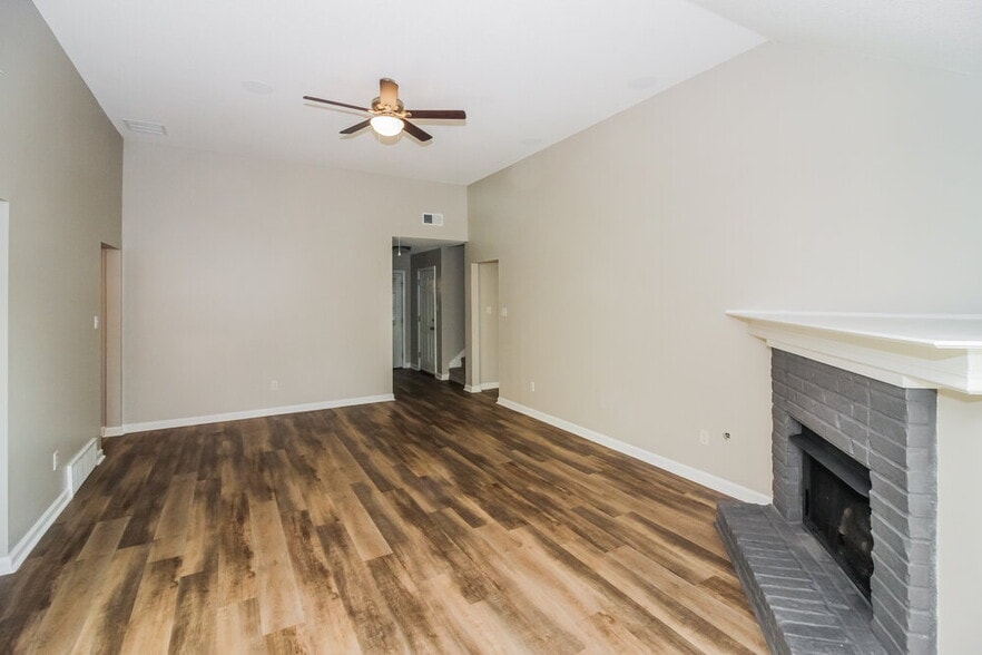 Building Photo - 1125 Red Fern Cir W