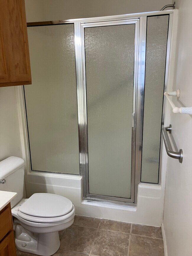 Building Photo - 8675 Golf Creek Dr