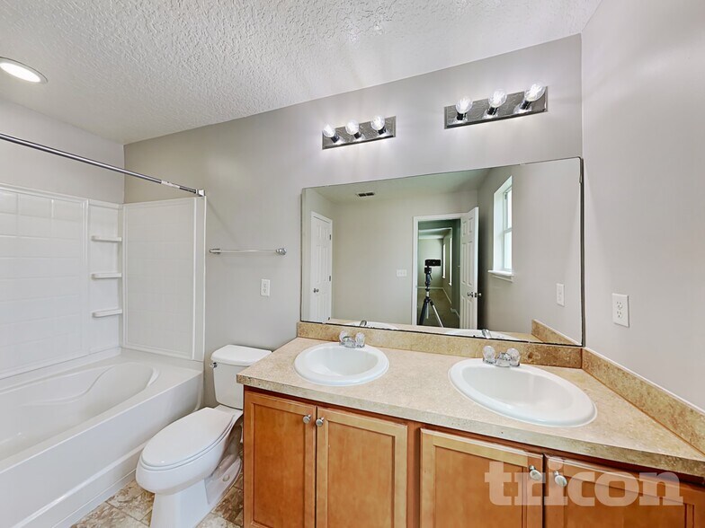 Building Photo - 11982 Alexandra Dr