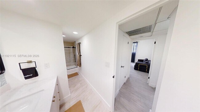 Building Photo - 4001 S Ocean Dr