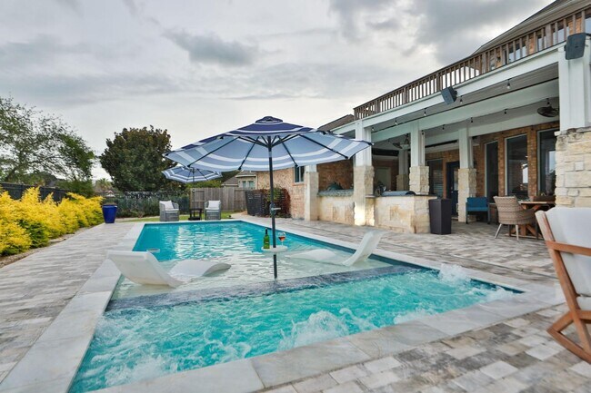Building Photo - 2560 Costa Mesa Cir