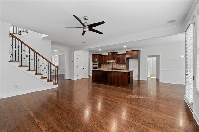 Building Photo - 6440 Century Park Pl SE