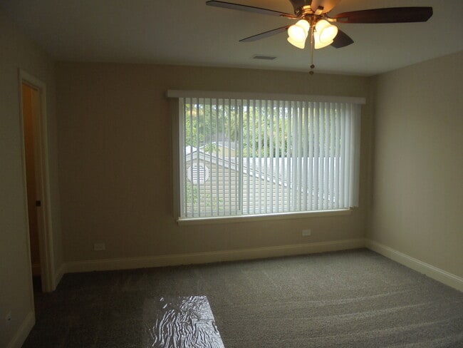 Building Photo - 1085 Hecker Dr