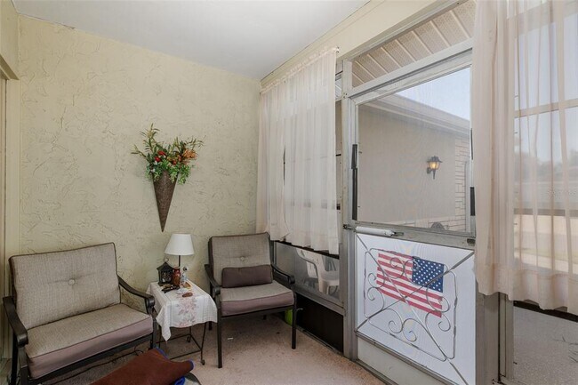 Building Photo - 8015 San Fernando Dr