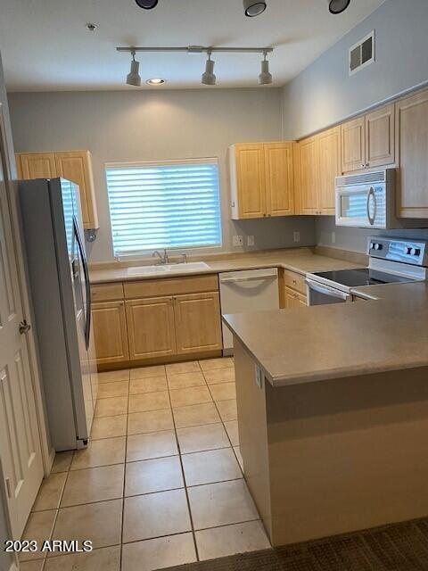 Building Photo - 7401 W Arrowhead Clubhouse Dr