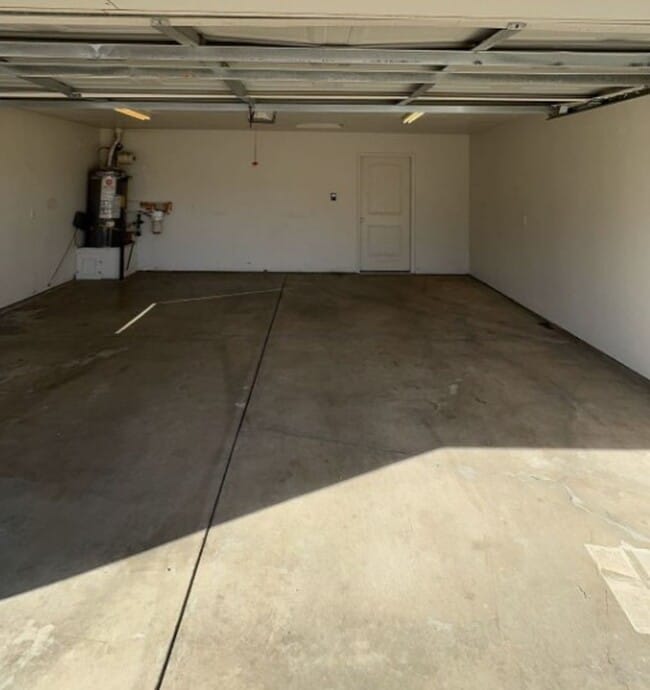 Building Photo - 4281 Wagon Wheel Dr E