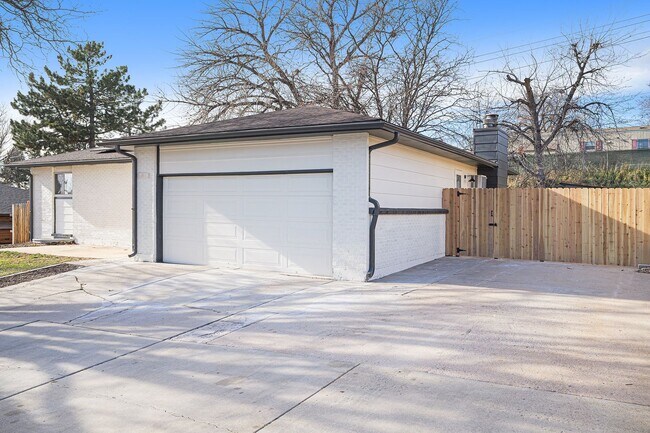 Building Photo - Pecos9881