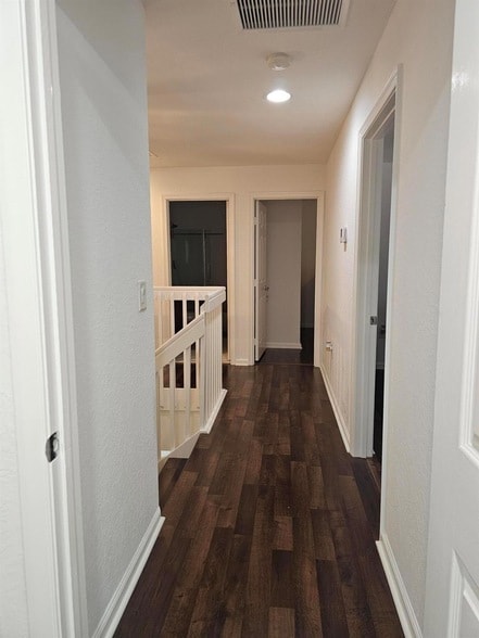 Building Photo - 7533 Topiary Ave