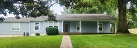 Building Photo - 1006 Wood Cir