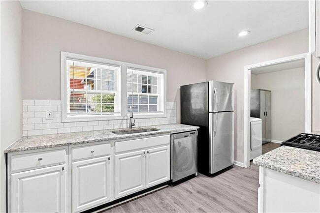 Building Photo - 1357 Lorenzo Dr SW