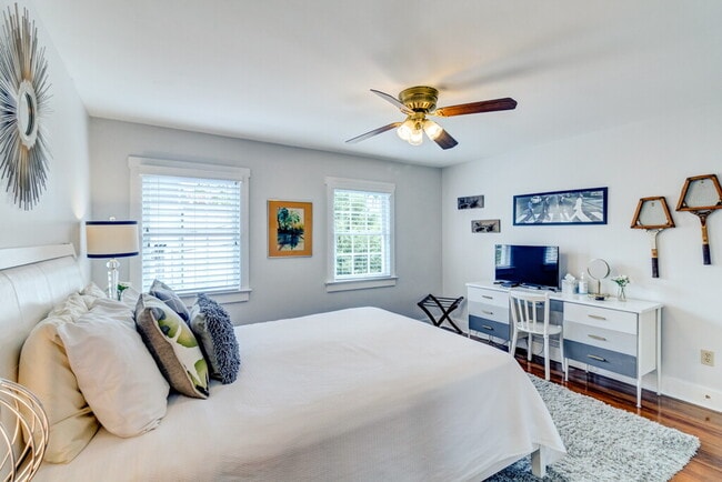 Building Photo - 513 E Harris St