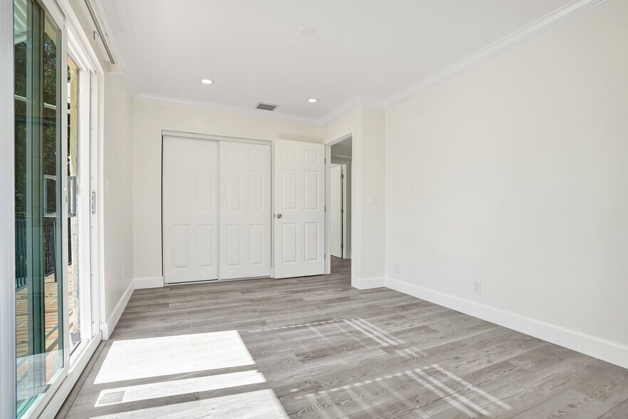 Building Photo - 960 SW 28th St