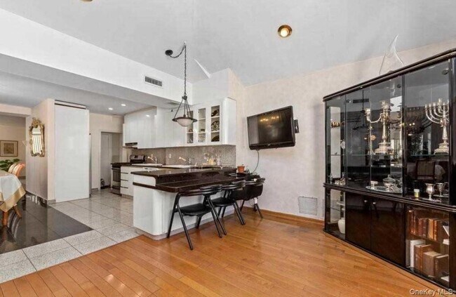 Building Photo - 73-14 174th St