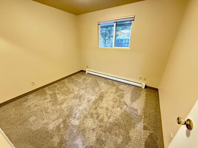 Building Photo - 1608-1610 N Brooklane St