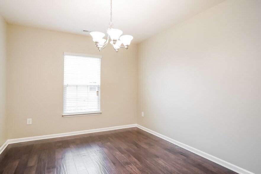 Building Photo - 8007 Spiderlily Ct