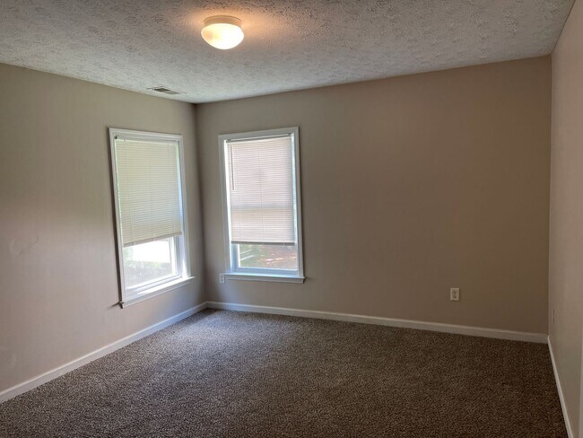 Building Photo - Spacious 4-Bedroom Home in a Quiet Union C...