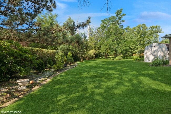 Building Photo - 30 Crescent Dr