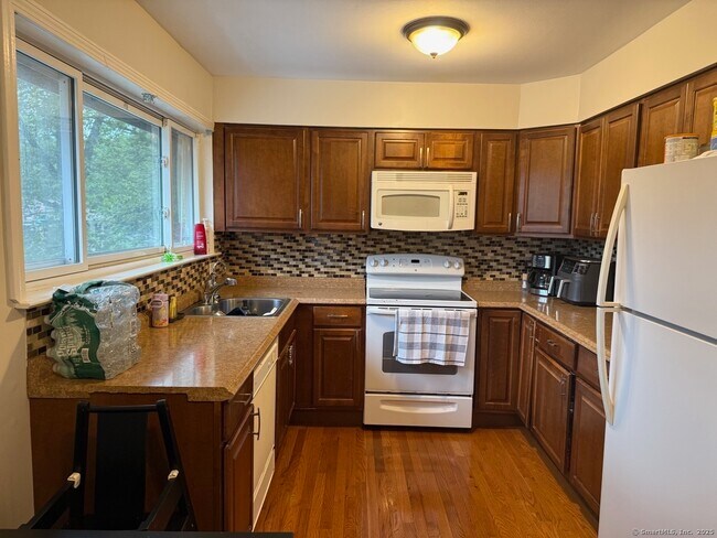 Building Photo - 333 Vincelette St