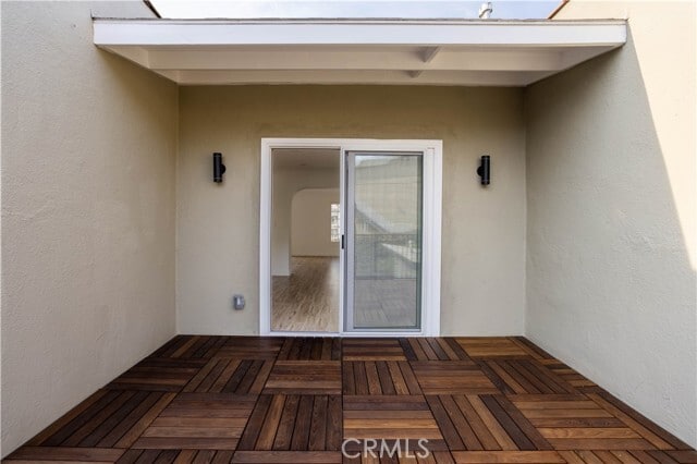 Building Photo - 738 S Stanley Ave