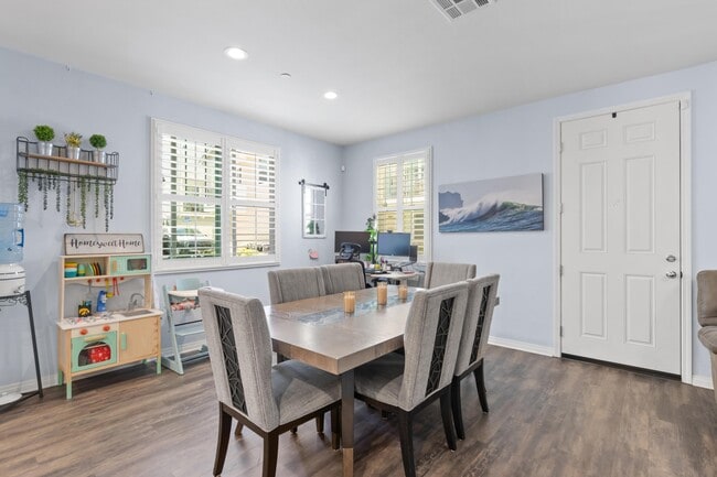 Building Photo - 524 Turnstone Ln