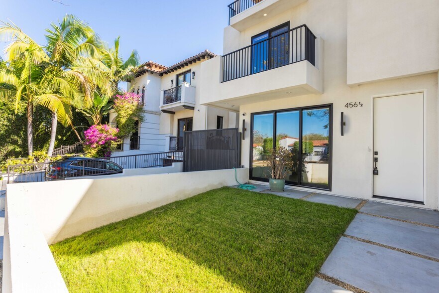 Building Photo - 456 N Poinsettia Pl