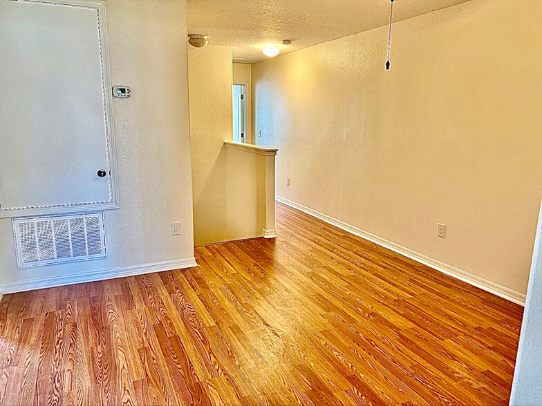 Building Photo - 1307 Priory Cir