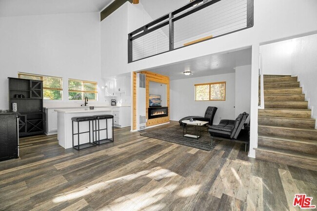 Building Photo - 993 Cameron Dr