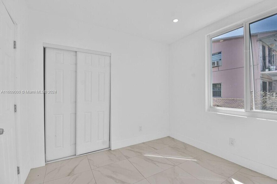 Building Photo - 3025 NW 8th Ave