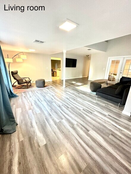 Building Photo - 2037 Robert Way