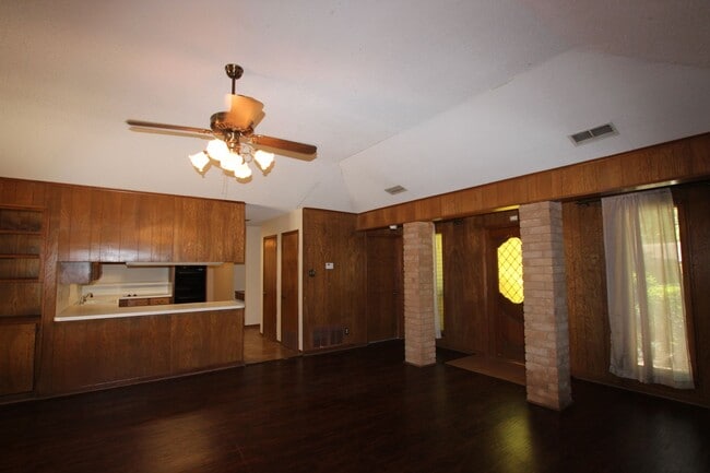 Building Photo - Almost Ready! Beautiful 3 bedroom 2 bath h...