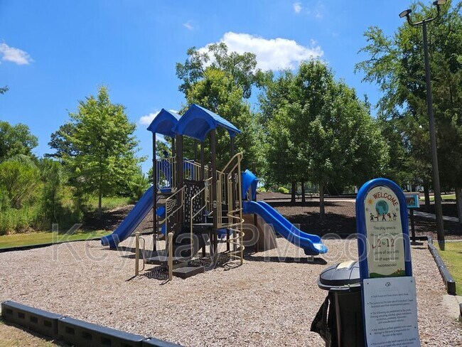 Building Photo - 905 Glenhaven Dr