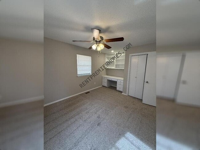 Building Photo - 9805 Blue Bonnet Dr