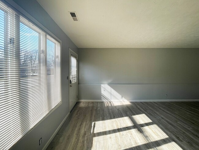 Building Photo - Yorktown School District