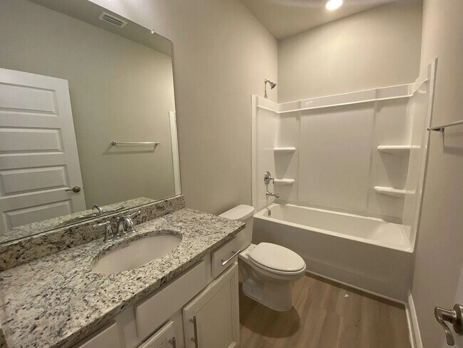 Building Photo - 1348 Rosefield Dr W