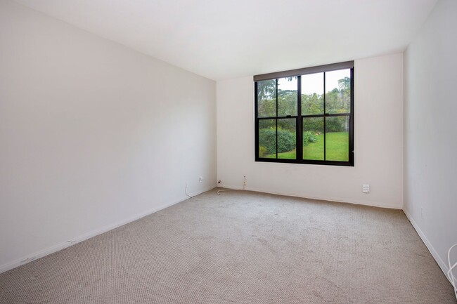 Building Photo - 2bed/2bath Condo in the Heart of Coast Village!