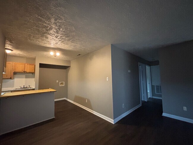 Building Photo - 1128 Southwood Dr