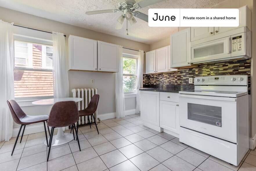 Building Photo - Room in Shared 9 bed/2 bath home